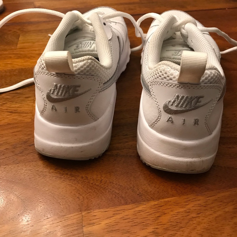 Nike air tennis shoe